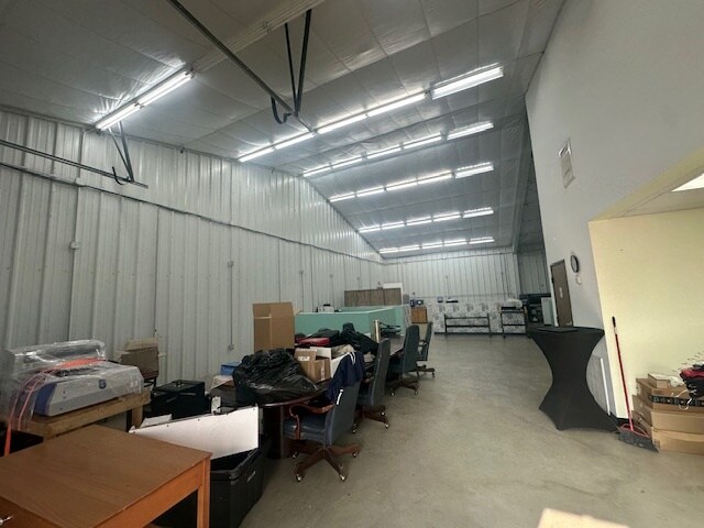 More Photos Of 7726 N Owasso Expy, Owasso Warehouse For Lease