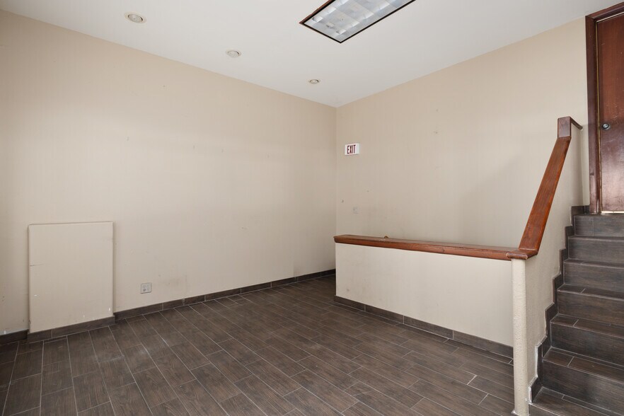 More Photos Of 101 N Val Verde Rd, Donna Warehouse For Sale