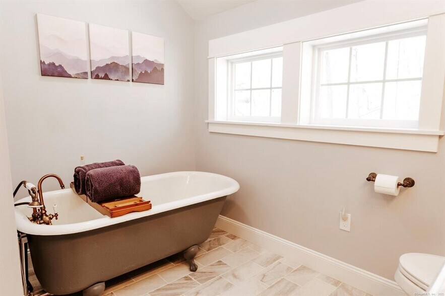 More Photos Of 42 Hyde Rd, Brooklyn Hospitality For Sale