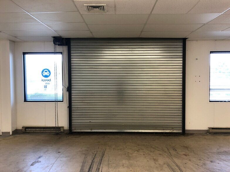 More Photos Of 15 Grumman Rd W, Bethpage Industrial For Sale