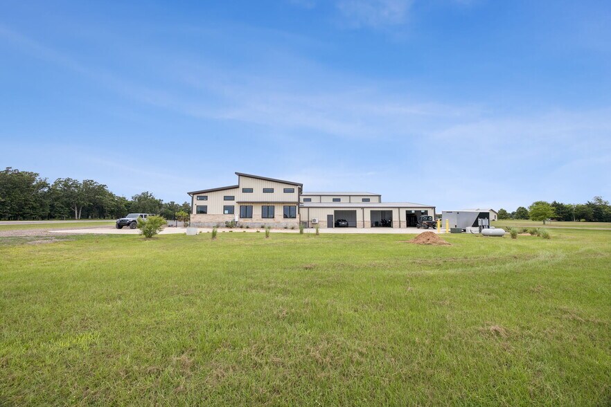More Photos Of 863 VZ County Road 1508, Van Airplane Hangar For Sale