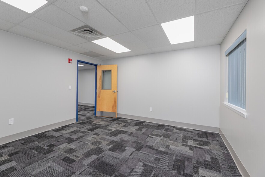 More Photos Of 411 Commerce Ln, West Berlin Medical For Sale