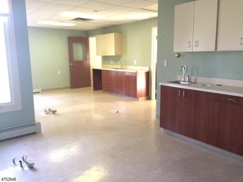 More Photos Of 2 Park Ave, Somerville Office For Sale