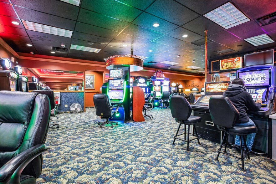 More Photos Of 1600 N Crawford Ave, Hardin General Retail For Sale