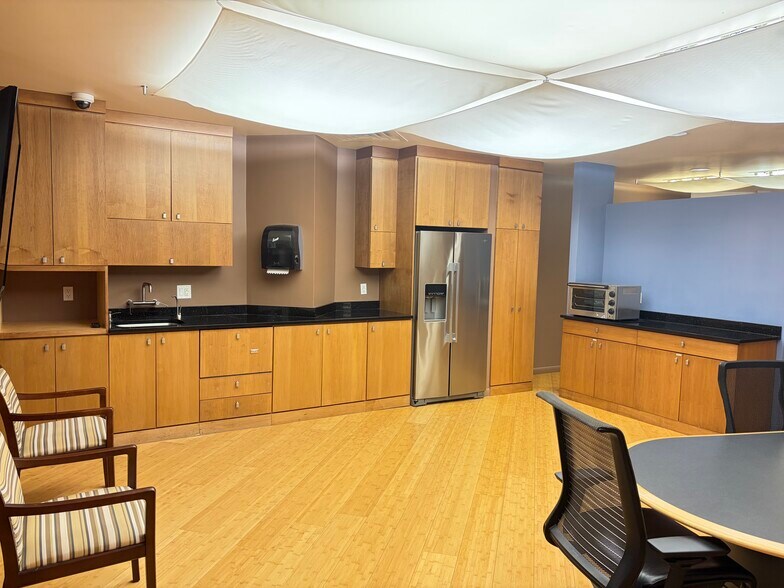 More Photos Of 245 Saw Mill River Rd, Hawthorne Medical For Sale