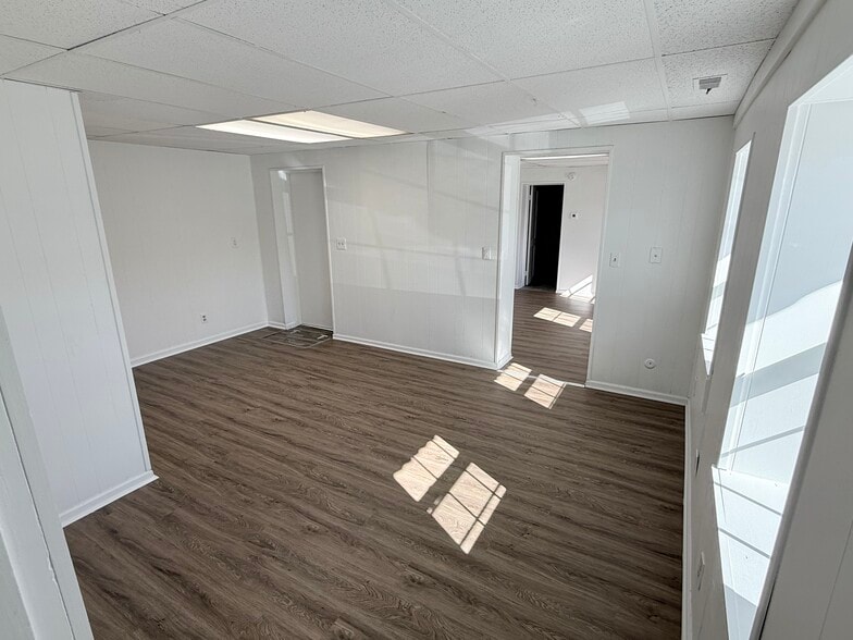 More Photos Of 108 E Main St, Plainfield General Retail For Lease