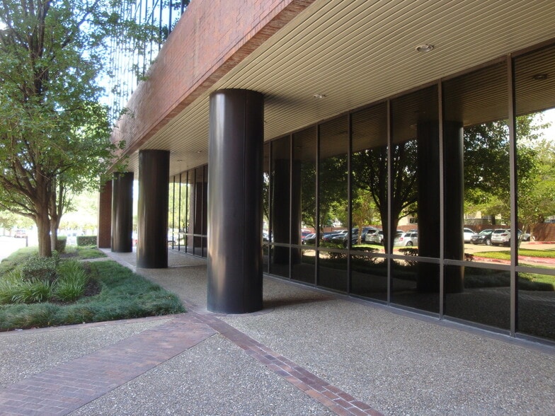 More Photos Of 909 E Southeast Loop 323, Tyler Office For Sale
