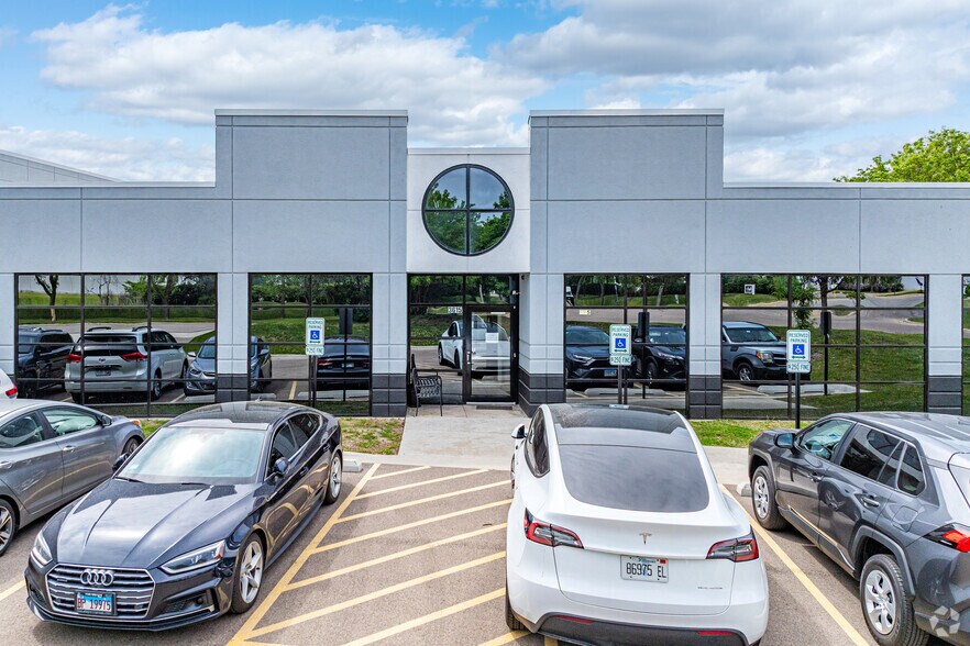 More Photos Of 3615 E Exchange Ave, Aurora Distribution For Lease