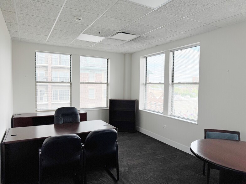 More Photos Of 111 - 115 W Campbell St, Arlington Heights Office For Lease