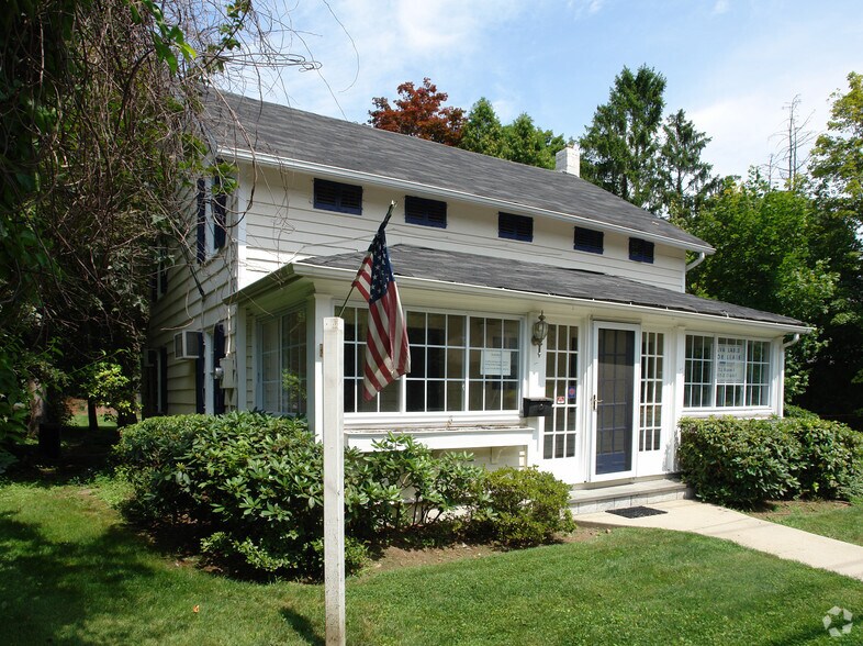 More Photos Of 12 Maple Ave, Armonk Office For Sale