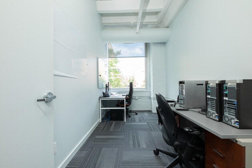 More Photos Of 401 W Superior St, Chicago Office For Lease