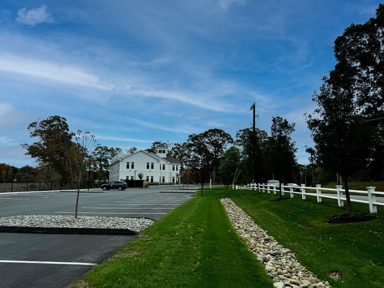 More Photos Of 215 Elm St, Old Saybrook Unknown For Lease