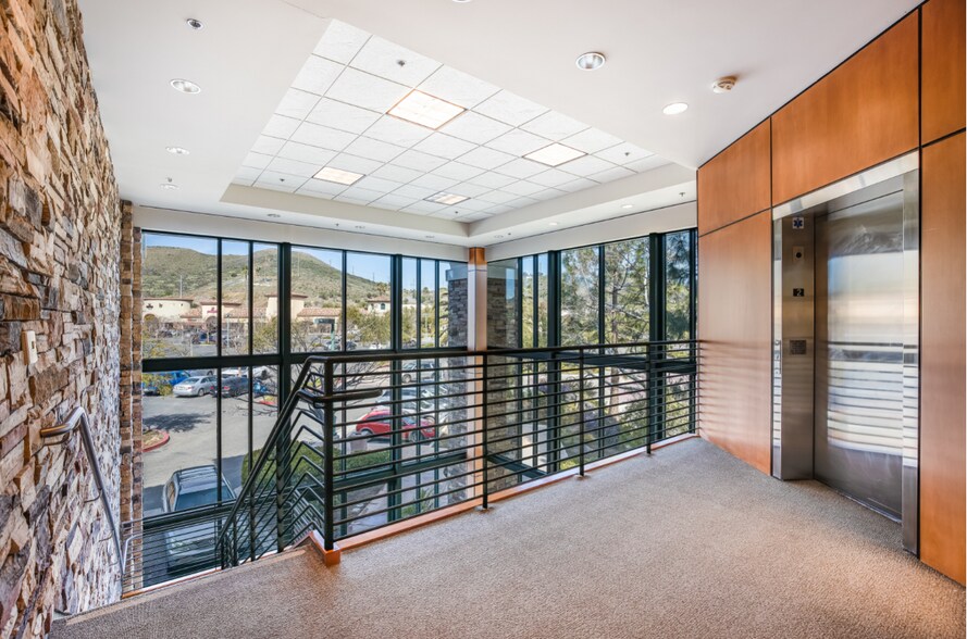 More Photos Of 925 Broadbeck Dr, Thousand Oaks Office For Lease