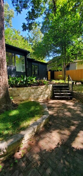 More Photos Of 1405 E 38th 1/2 St, Austin Office For Lease