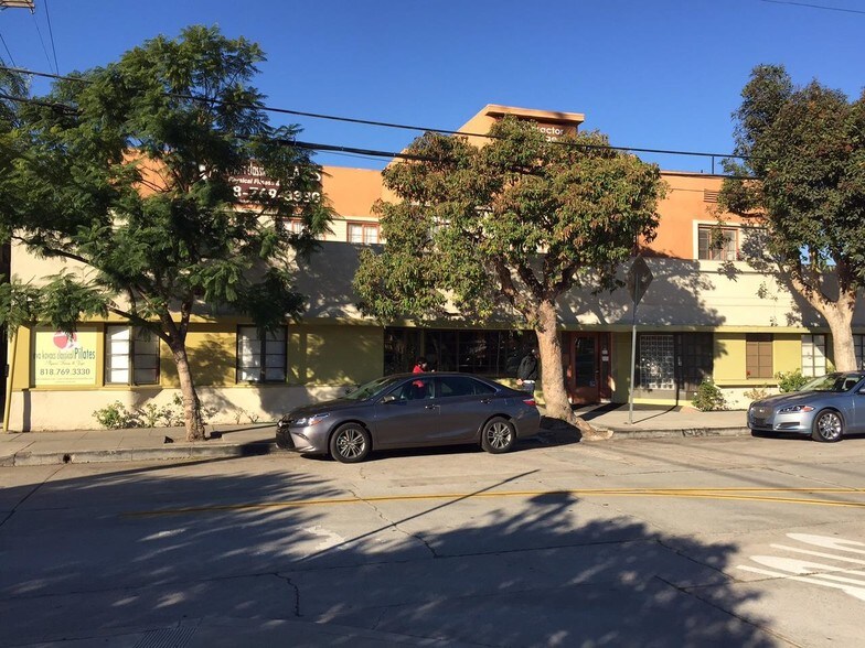 Primary Photo Of 4789 Vineland Ave, North Hollywood Medical For Lease
