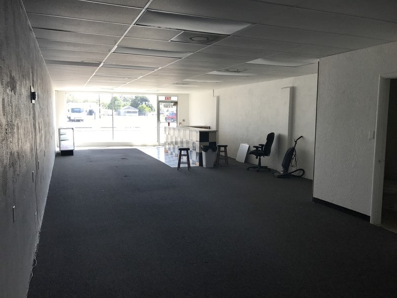 More Photos Of 2280-2290 Fowler St, Fort Myers Freestanding For Sale