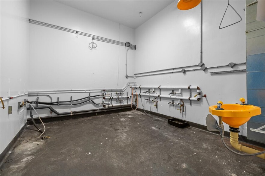 More Photos Of 1501 Sage Rd, Medford Warehouse For Sale