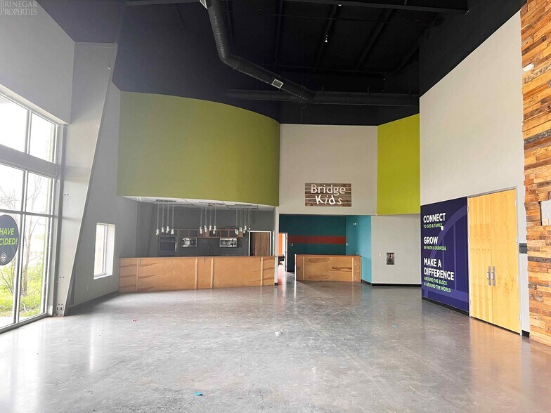 More Photos Of 747 County Road 138, Hutto Flex For Sale