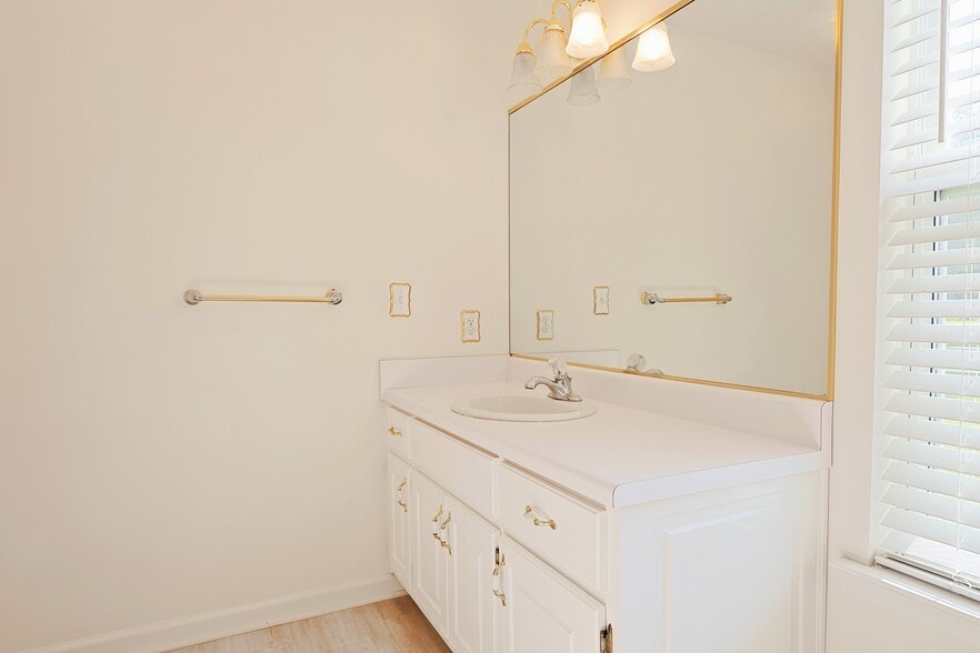 More Photos Of 10674 Wall Triana Hwy, Toney Hospitality For Sale
