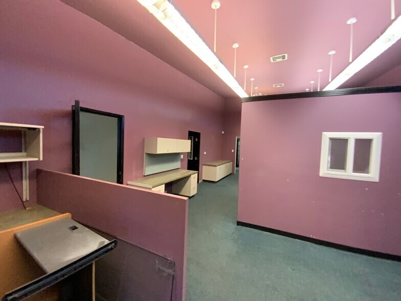 More Photos Of 3036 E Russell Rd, Las Vegas Office For Sale