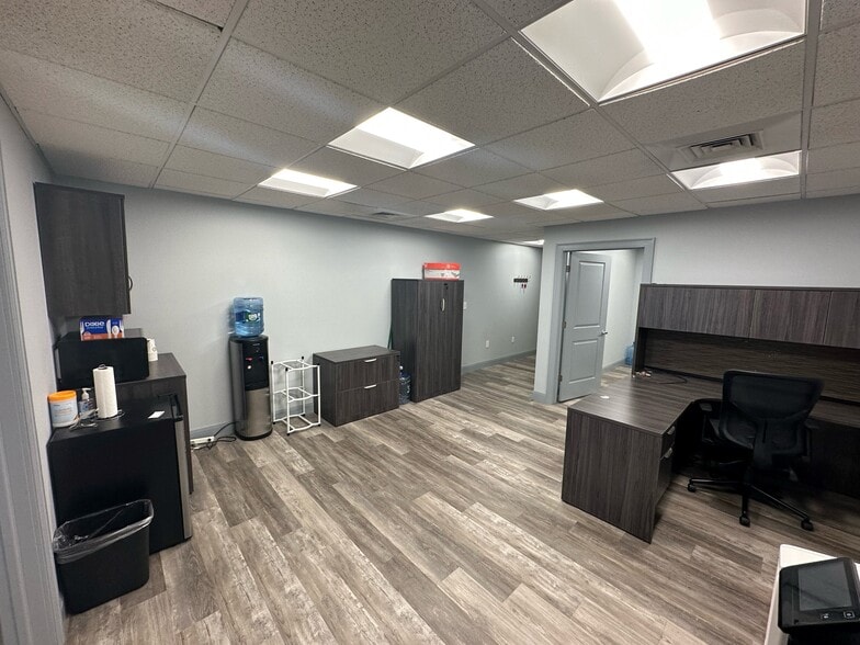 More Photos Of 399 Conklin St, Farmingdale Office For Lease