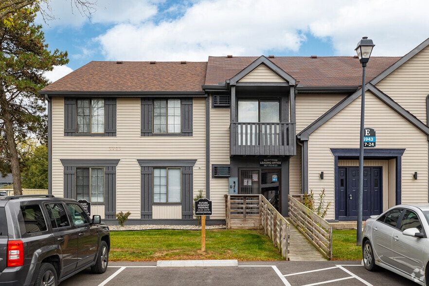 More Photos Of 5943 Walnut Cir E18, Toledo Apartments For Sale