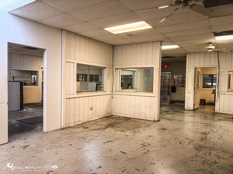 More Photos Of 5530 E Ponce De Leon Ave, Stone Mountain Distribution For Lease