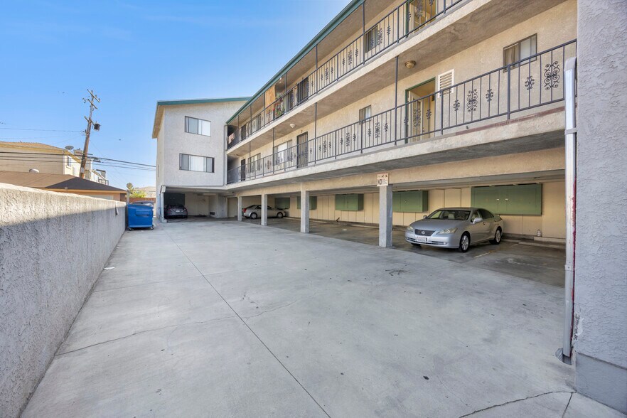 More Photos Of 4838 W 118th St, Hawthorne Apartments For Sale