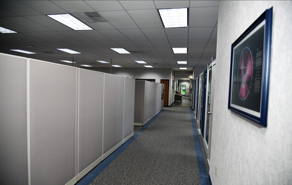 More Photos Of 131 Dawson Dr, Winchester Office For Lease