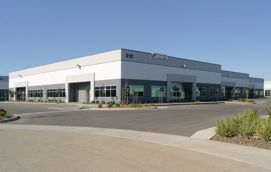 More Photos Of 910 Riverside Pky, West Sacramento Light Manufacturing For Lease