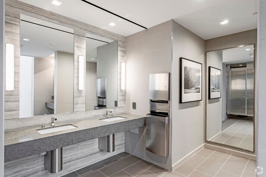 More Photos Of 1050 17th St NW, Washington Office For Lease