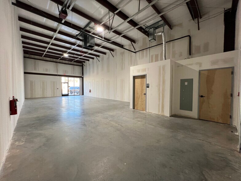 More Photos Of 1036 NW 68th, Oklahoma City General Retail For Lease