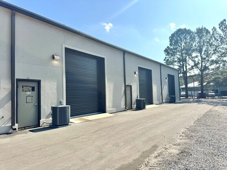 More Photos Of 61 Schinger Ave, Ridgeland Showroom For Lease