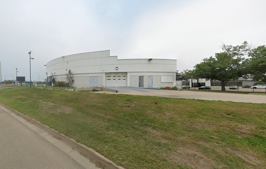 Primary Photo Of 17250 Stony Plain Rd, Edmonton Auto Dealership For Lease