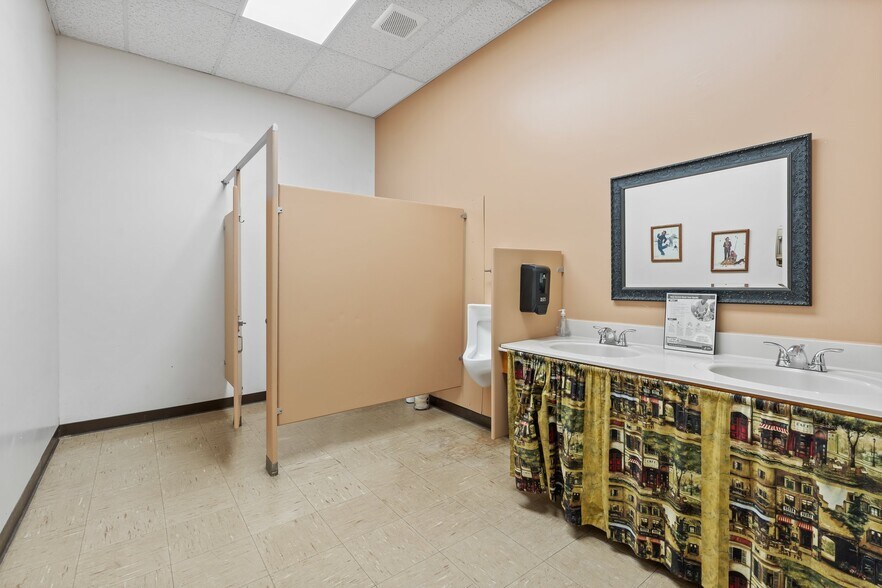 More Photos Of 646 Daniel Webster Hwy, Merrimack Specialty For Lease