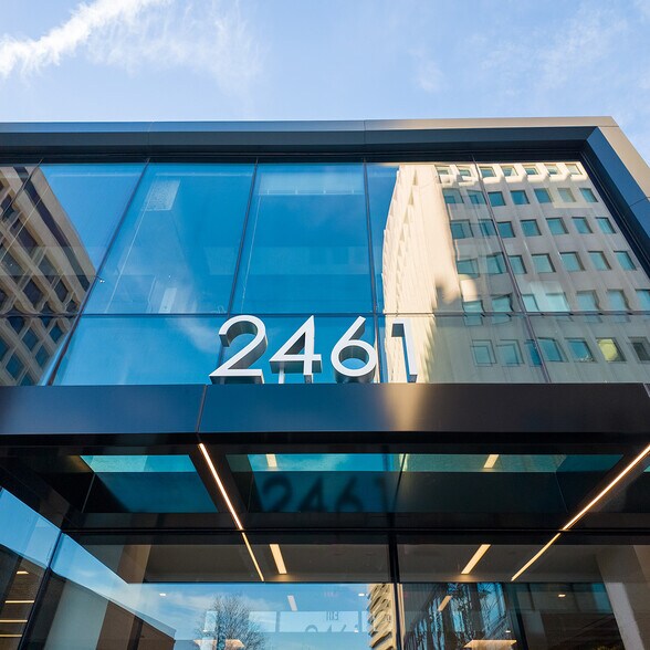 More Photos Of 2461 S Clark St, Arlington Office For Lease