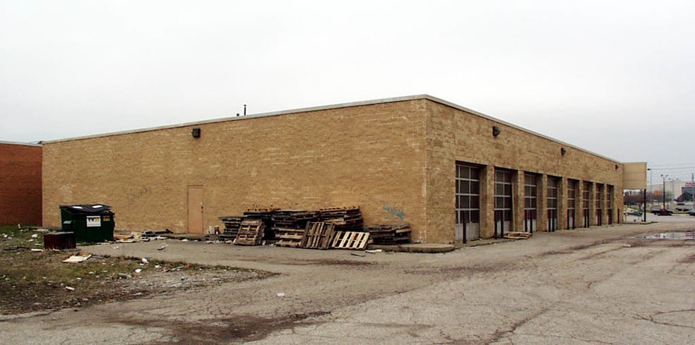 More Photos Of 4635 Northfield Rd, Cleveland Freestanding For Lease