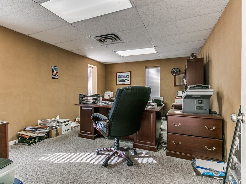 More Photos Of 219 N 6th St, Kingfisher Office For Sale