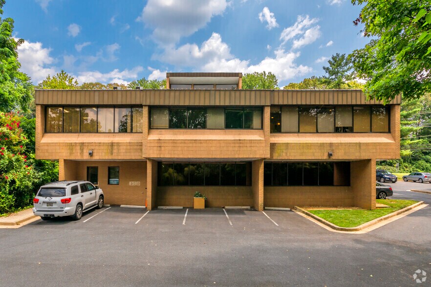 More Photos Of 11404 Old Georgetown Rd, Rockville Office For Sale