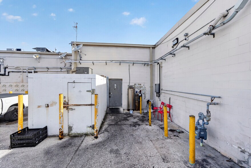 More Photos Of 14286 Beach Blvd, Jacksonville Beach General Retail For Sale
