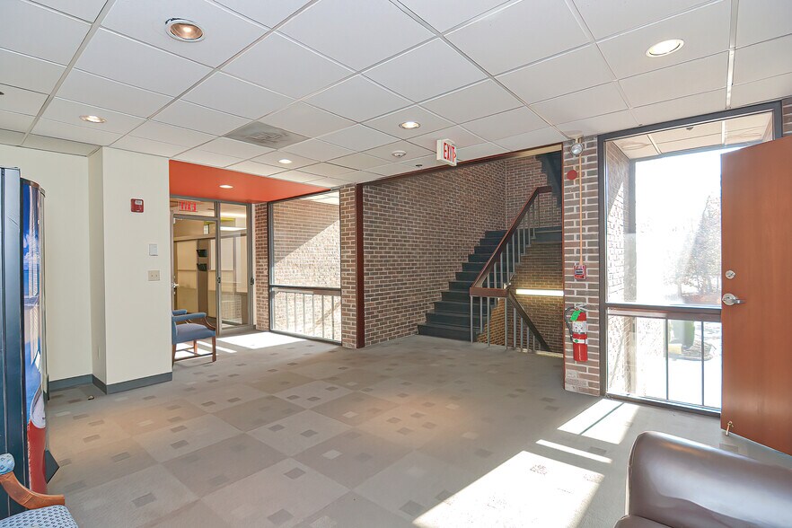 More Photos Of 1 Rounder Way, Burlington Office For Lease
