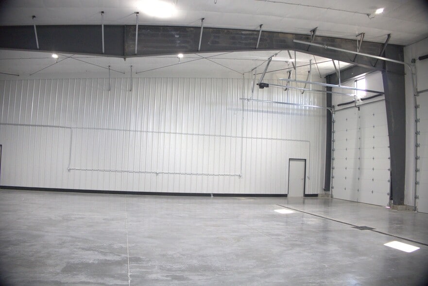 More Photos Of 162 Business Centre Cir, Driggs Warehouse For Lease