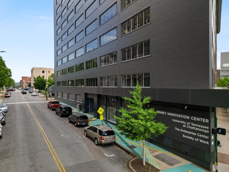 More Photos Of 1100 Market St, Chattanooga Office For Sale