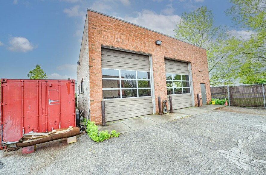 Primary Photo Of 175 Route 109, West Babylon Truck Terminal For Sale