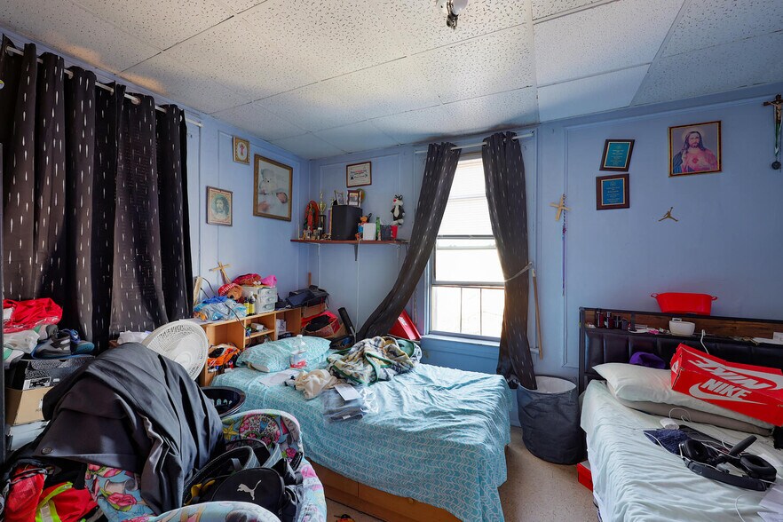 More Photos Of 150 Dayton St, Newark Multifamily For Sale