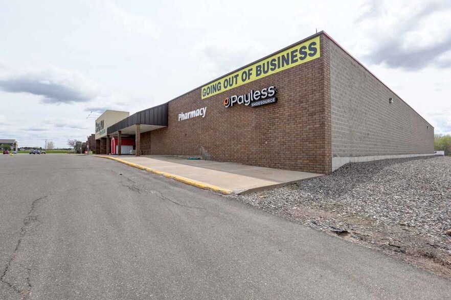 More Photos Of 1011-1013 E Spruce St, Abbotsford Storefront Retail Office For Lease