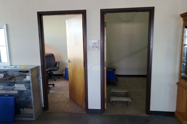 More Photos Of 11850 Livingston Rd, Manassas Warehouse For Lease