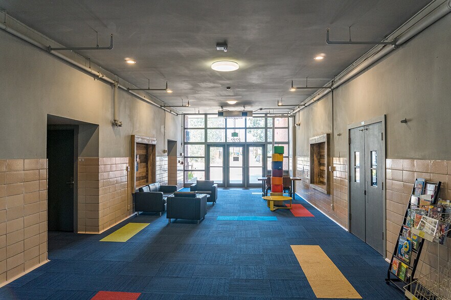 More Photos Of 2727 N Cascade Ave, Colorado Springs General Retail For Lease