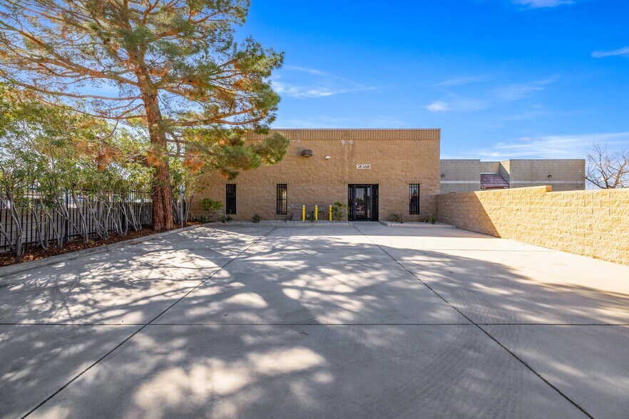 More Photos Of 38559 E 6th St, Palmdale Warehouse For Sale