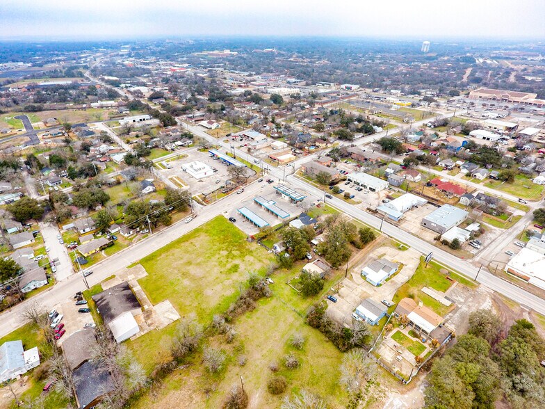 More Photos Of 2100 S College Ave, Bryan Service Station For Sale